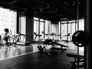Trening siłowy dla kobiet: Ćwiczenia na smukłą sylwetkę i mocne ciało